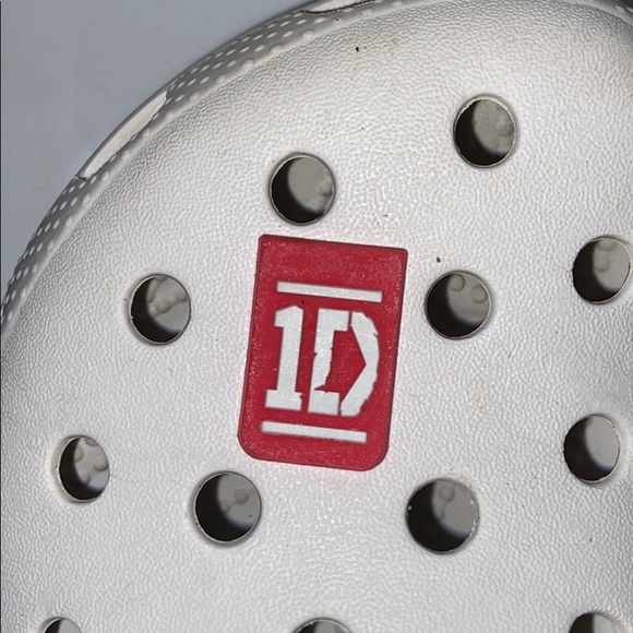 1d croc charm